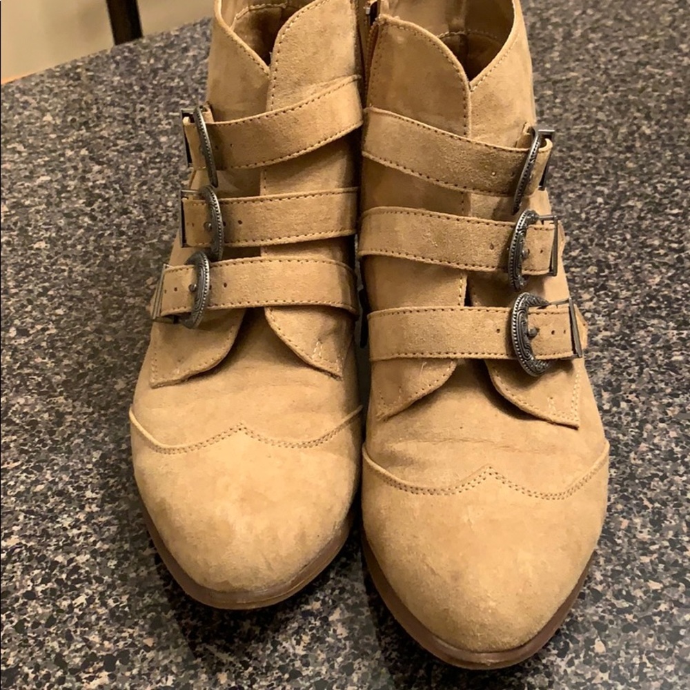 Brown short boot